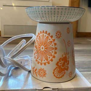 CLEAR OUT SALE! Scentsy "Pop" Element Warmer